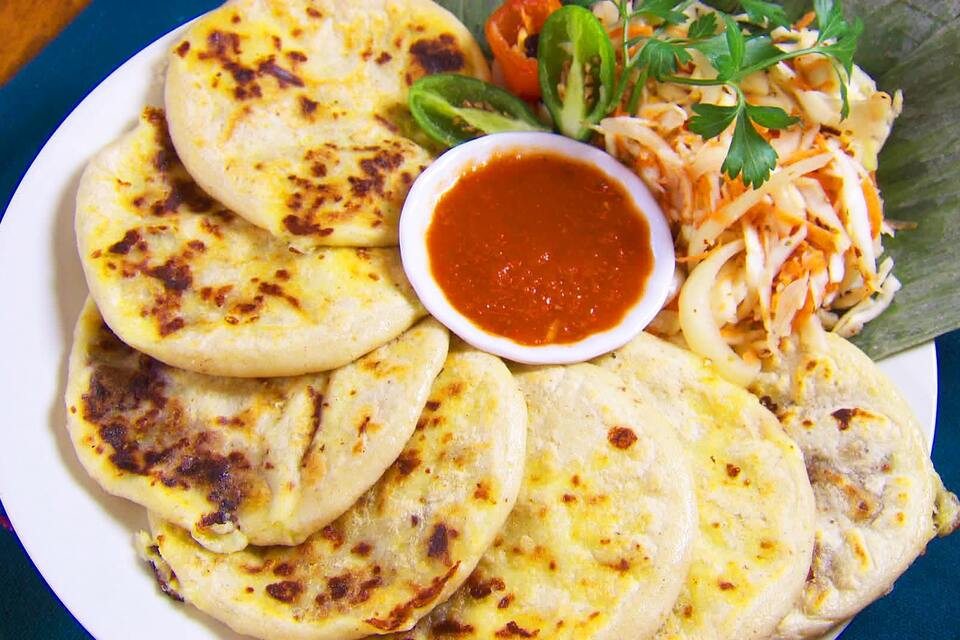 Pupusa de Queso y Loroco